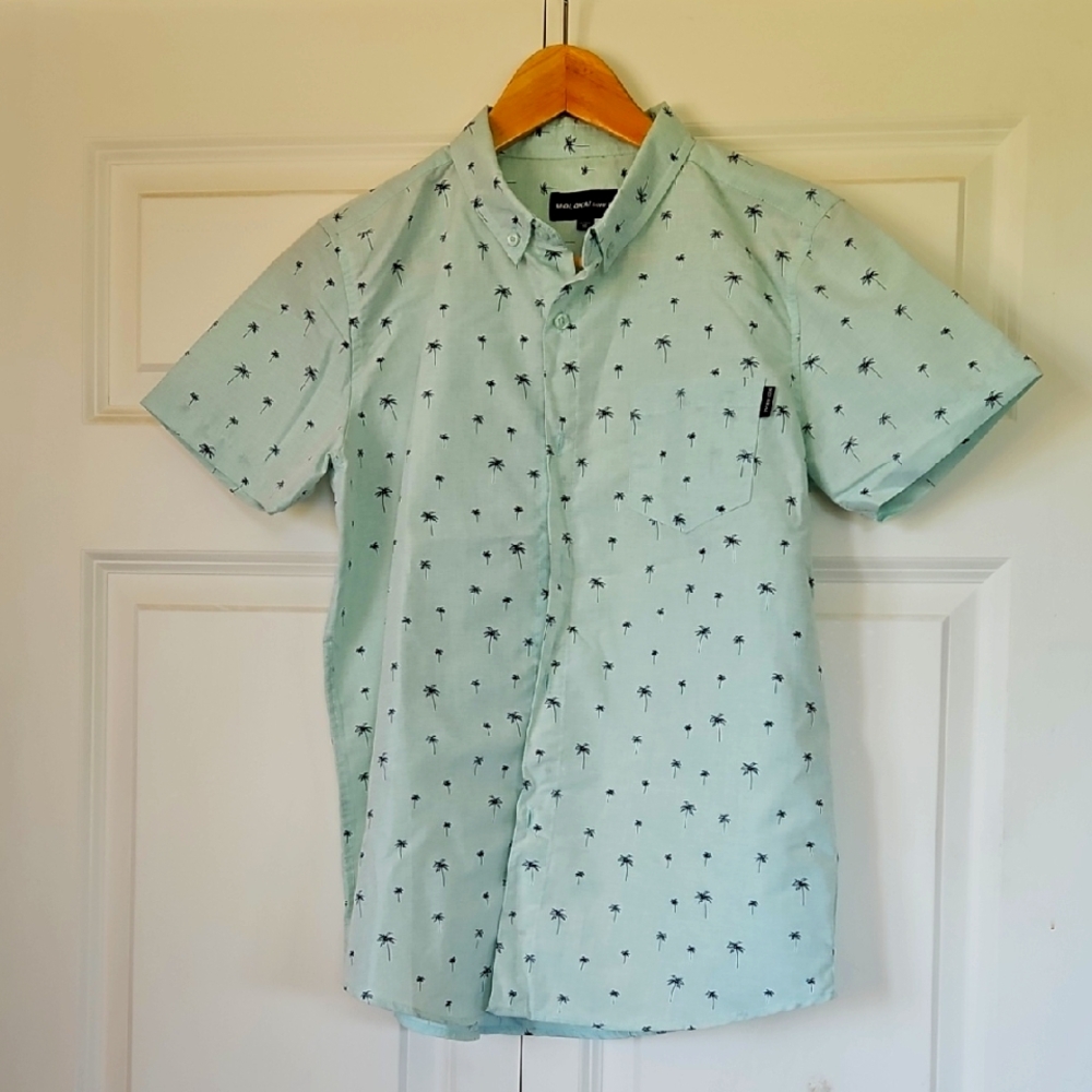 Boy's Molokai Surf Co. brand.  Teal green Palm Tree Print Shirt. Size L(14)